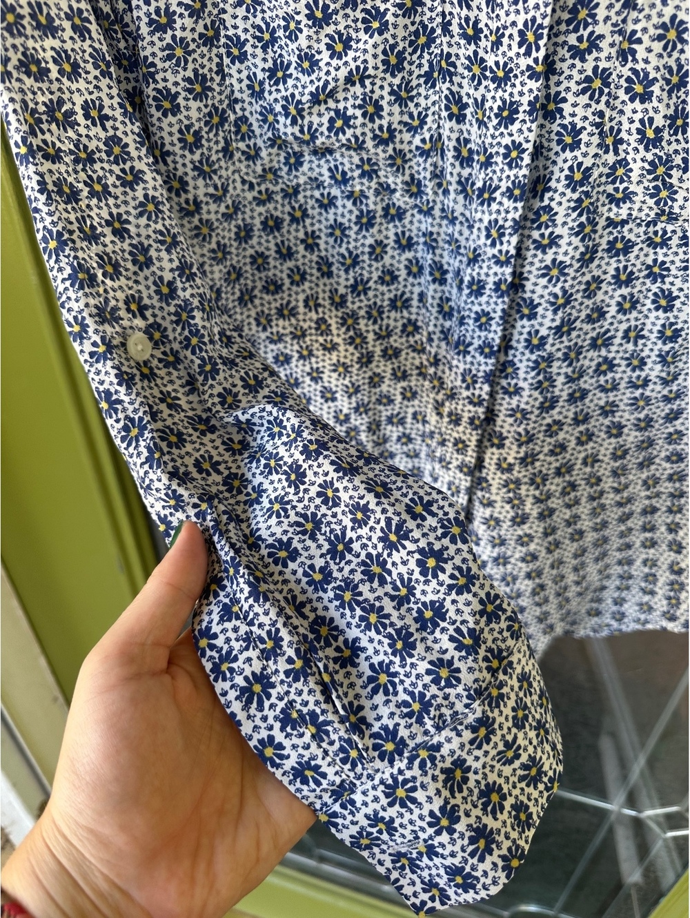 Ann Taylor 100% silk long sleeve women’s small navy blue floral button up blouse - Picture 4 of 7